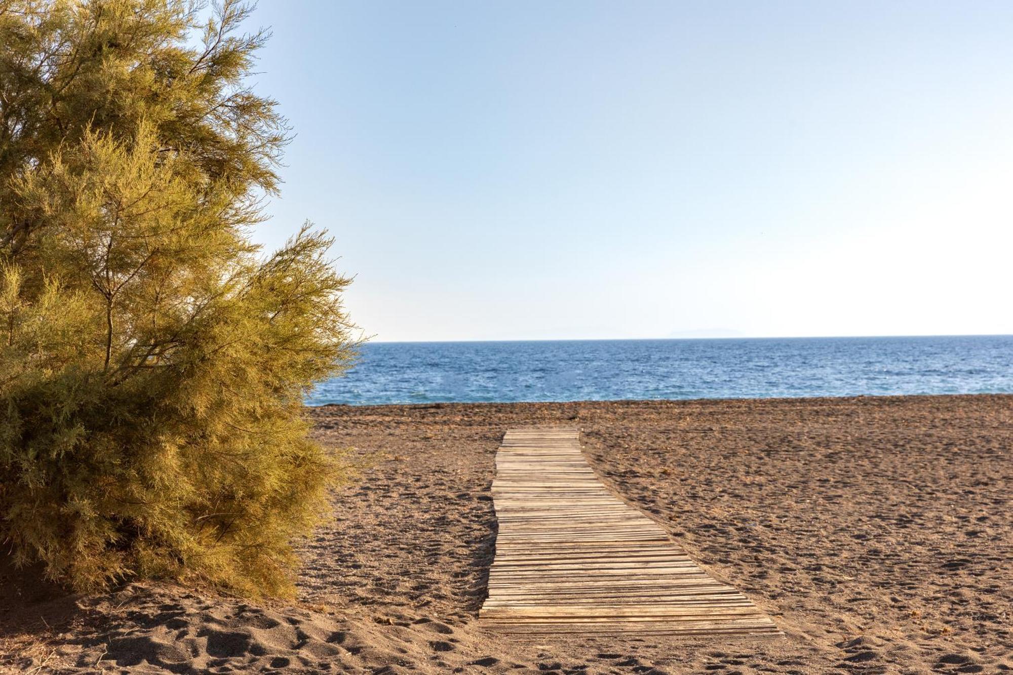 Scorpios Beach Монолитос Экстерьер фото